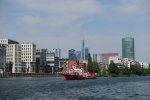 Das Feuerlöschboot vor dem sich verändernden Ufer Copyright Feuerwehr Frankfurt