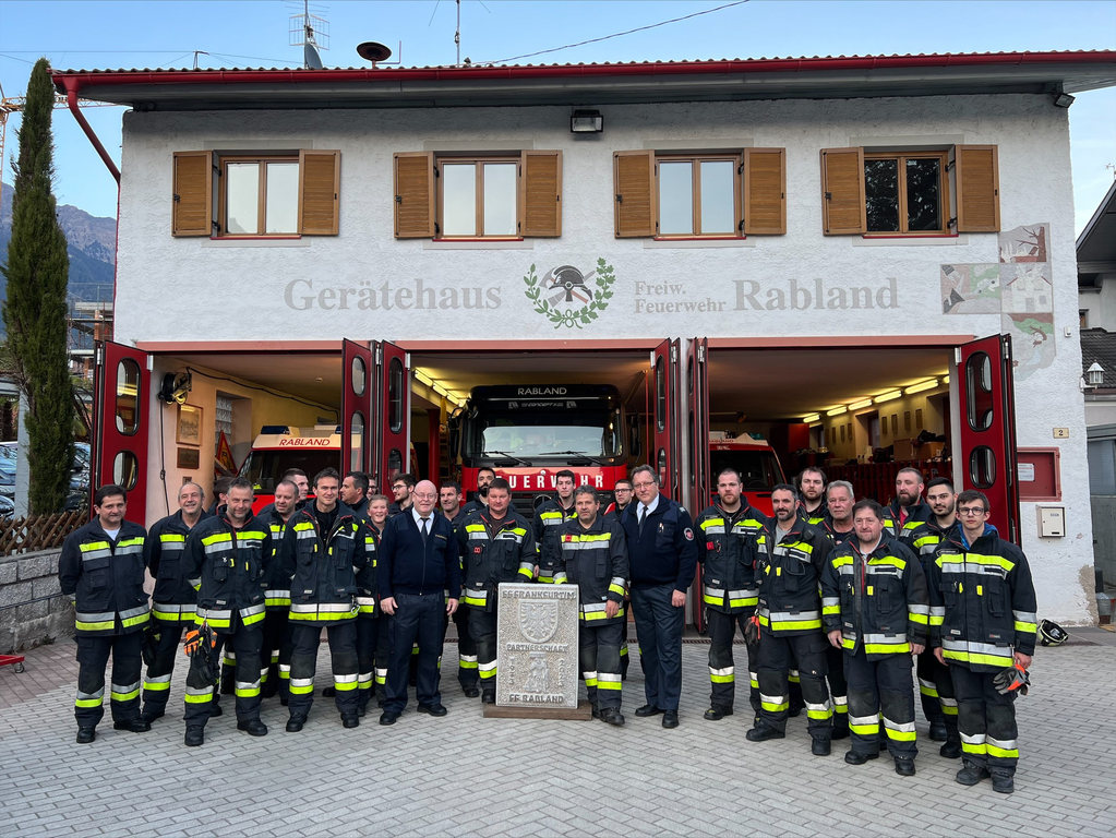Partner Feuerwehr Rabland Übergabe Steinplatte Jubiläum