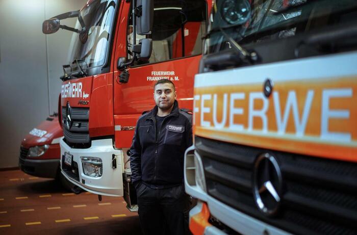 Serhat Karadag engagiert sich bei der Freiwilligen Feuerwehr Fechenheim. FOTO: christoph Boeckheler