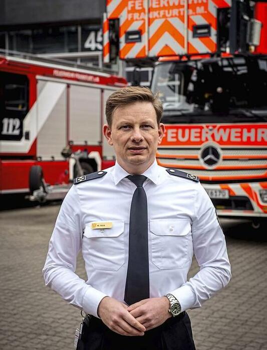 Markus Röck ist der neue Leiter der Branddirektion und der Feuerwehr, mit 1200 Mitarbeitern eines der größten städtischen Ämter. Er tritt in große Fußstapfen: Unter seinem bundesweit bekannten Vor-Vorgänger Reinhard Ries kam er einst nach Frankfurt. © Enrico Sauda (2)